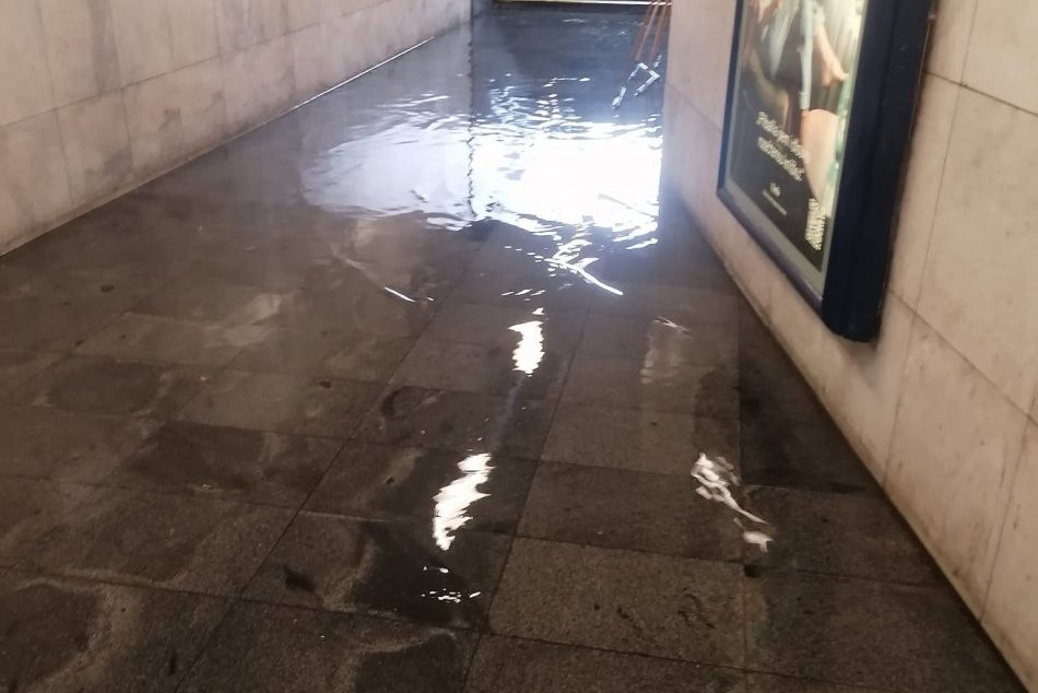 V OBRAZOCH: Zatopené metro v Prahe