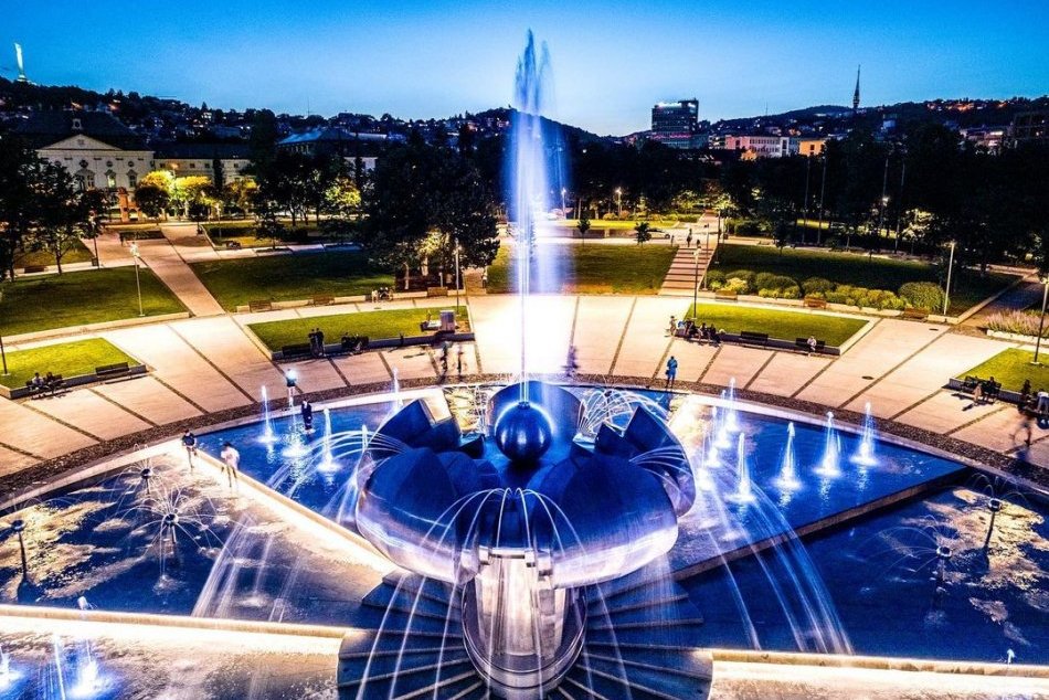 Zrekonštruovaná fontána je po zotmení kúzelná