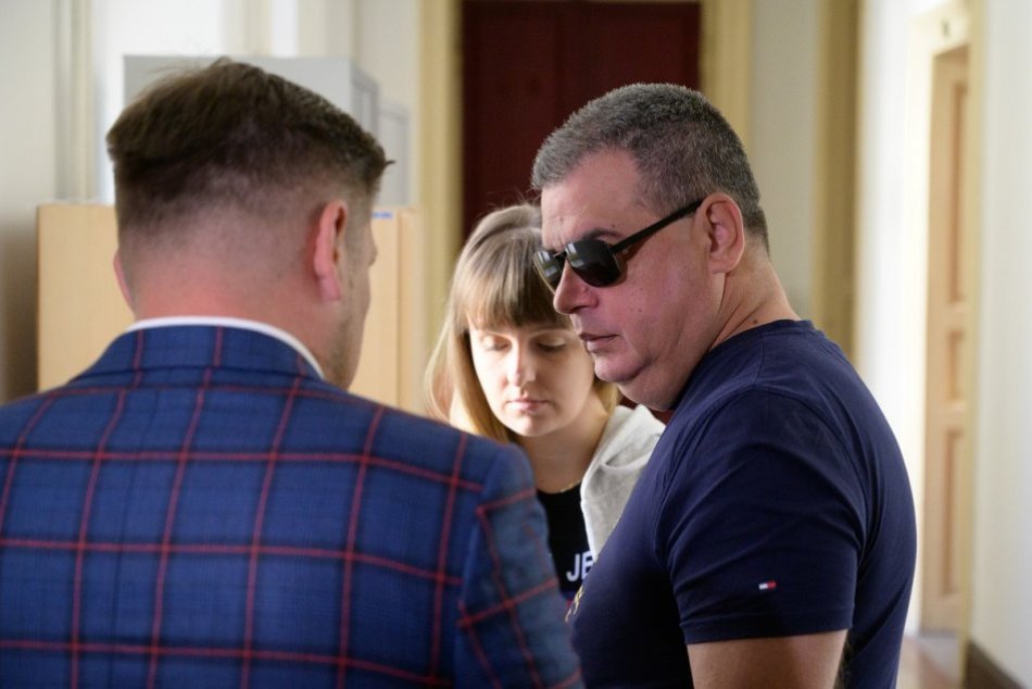 Obžalovaný Peter Rácz na Okresnom súde v Nitre 19. mája 2022