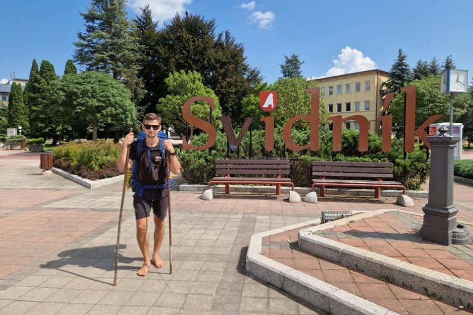 Beno chce prejsť naprieč Slovenskom naboso