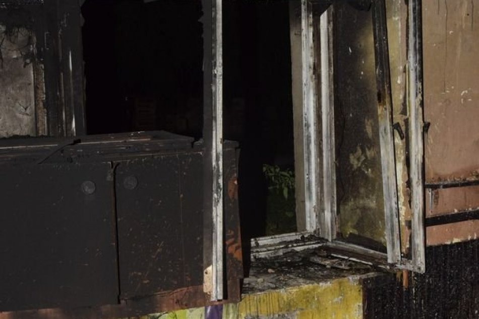 Staršia žena zomrela pri požiari rodinného domu