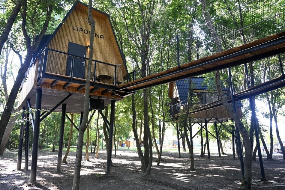 V Malej Bare pribudli Tokajské domčeky v korunách stromov