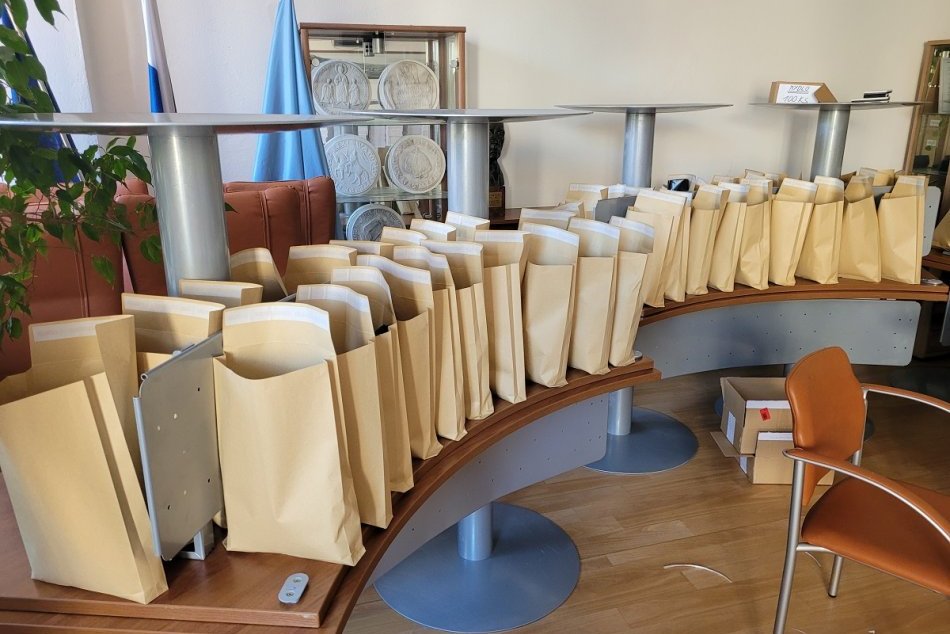 Nitra sa pripravuje na predčasné VOĽBY: Úrad zavalilo 12 TON hlasovacích lístkov