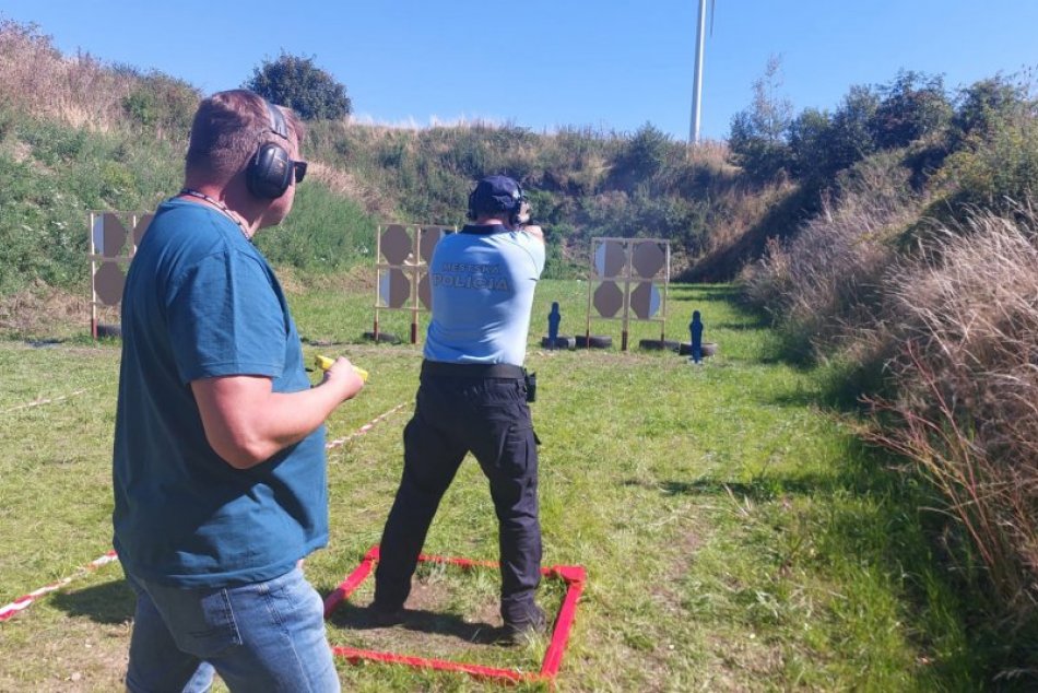 V OBRAZOCH: Mestskí policajti excelovali na streleckej súťaži