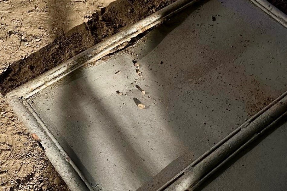 Motorkár neprežil náraz do brány