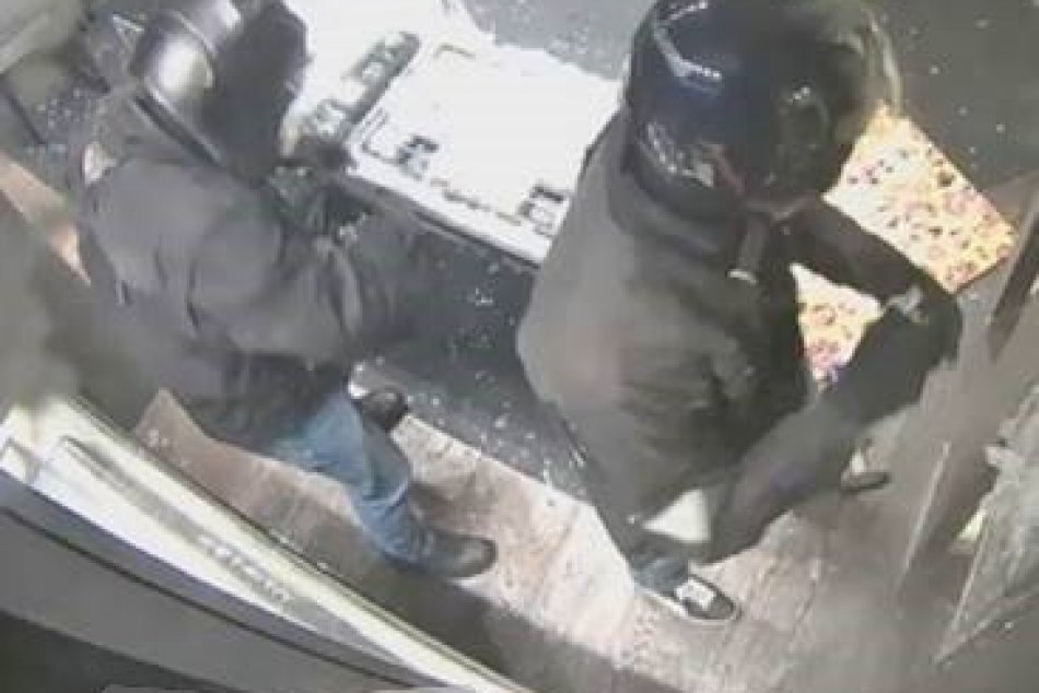 Zábery z drastickej lúpeže drahých hodiniek