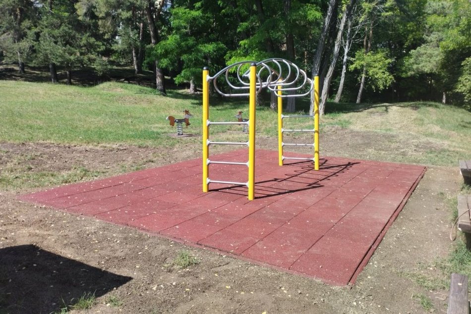 V OBRAZOCH: Nové dopadové plochy na bystrických ihriskách