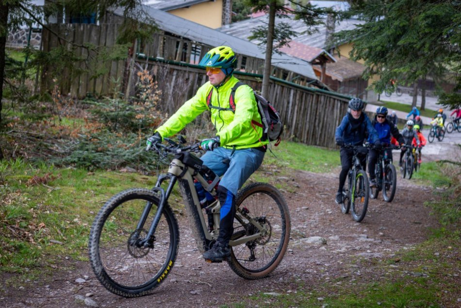V OBRAZOCH: E-biky na Šachtičkách