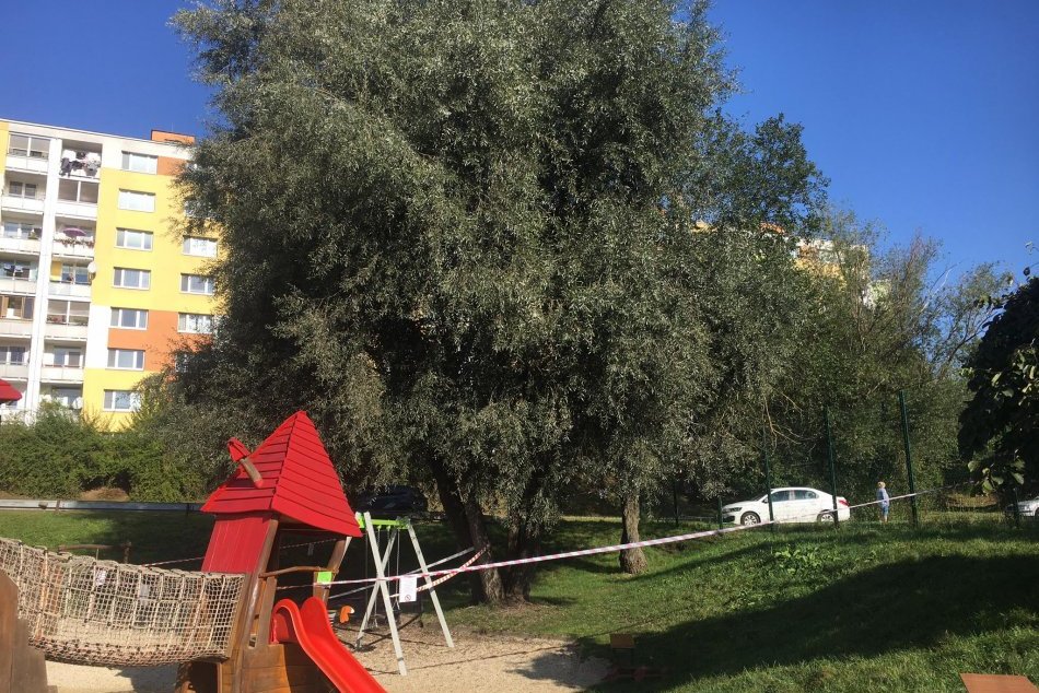 V OBRAZOCH: Uzatvorenie časti ihriska na Rudohorskej ulici