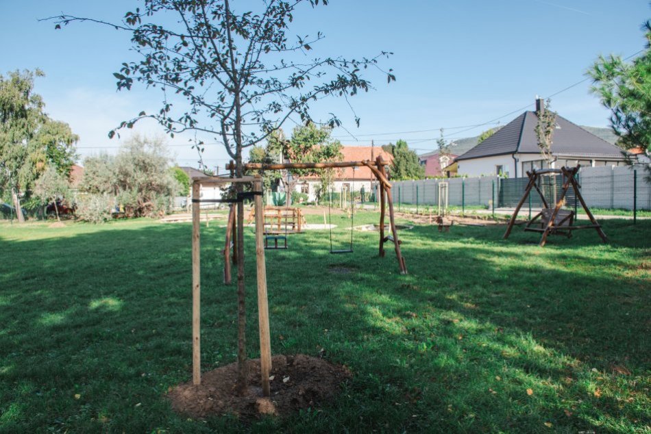 Na Chrenovej vzniká lokálny PARK: Areál bude čiastočne ohradený pletivom, FOTO