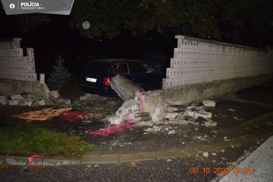 Čo robil? Mladík za volantom vyletel z cesty a ZBÚRAL plot materskej školy!