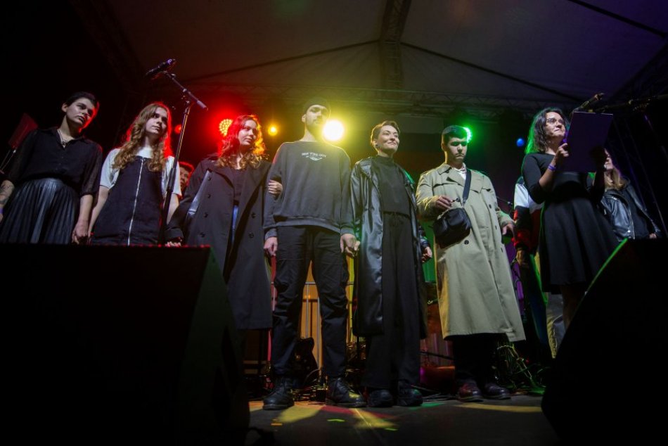 Pietna spomienka rok po vražde dvoch mužov na Zámockej ulici pri podniku Tepláre