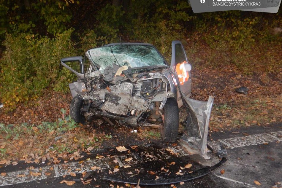 V OBRAZOCH: Čelná zrážka na Podpoľaní