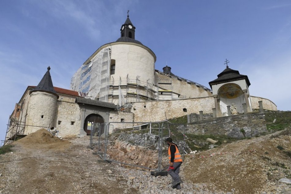 Obnova hradu Krásna Hôrka