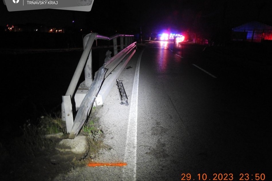 Opitý vodič nezvládol zákrutu pred Zavarom