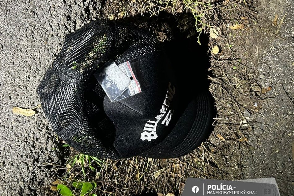 V OBRAZOCH: Policajti pri akcii zaistili drogy