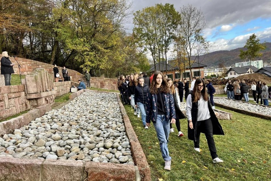 V OBRAZOCH: Spomienkové stretnutie pri Pamätníku obetiam fašizmu v Kremničke