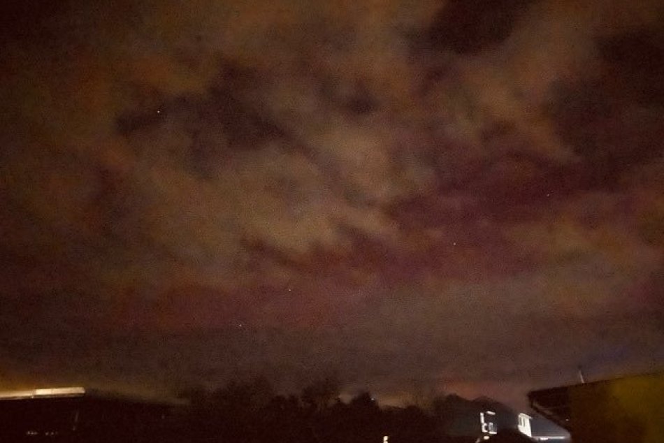 Na oblohe sa objavila polárna žiara: Pozorovali ju aj neďaleko Topoľčian, FOTO