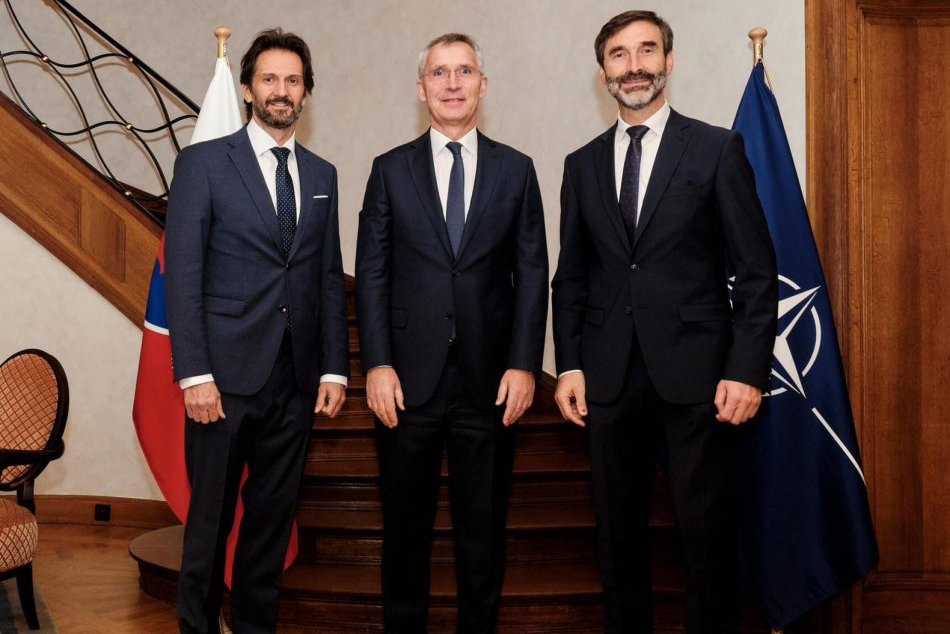 Kaliňák sa stretol so šéfom NATO