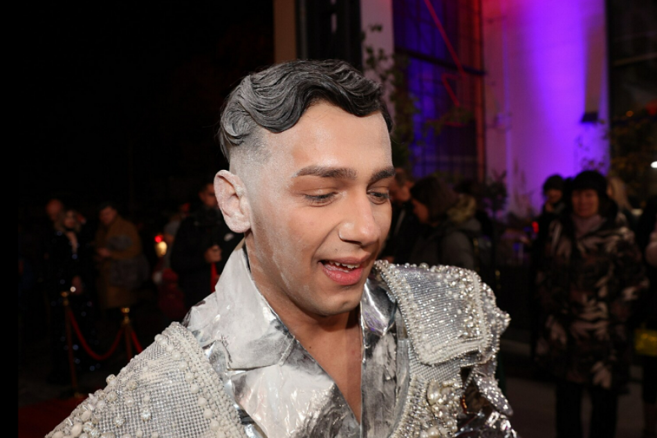 Objektívom: Na Jana Bendiga niekto vysypal múku