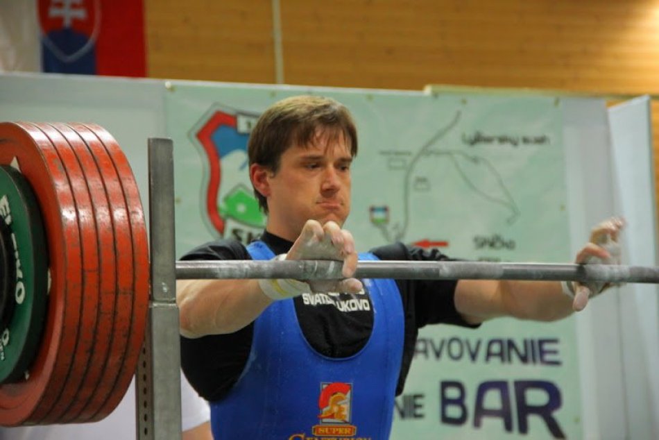 V OBRAZOCH: Policajt Pavol je majstrom sveta v silovom trojboji