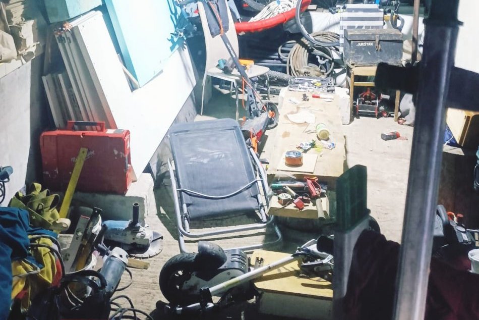 OBRAZOM: Policajti zadržali nebezpečného páchateľa rozsiahlej trestnej činnosti