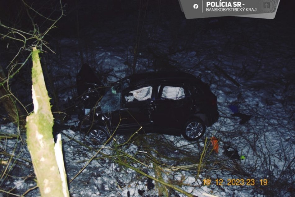 V OBRAZOCH: Zábery z miesta tragickej nehody pri Banskej Bystrici