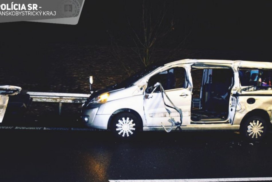 V OBRAZOCH: Pri zrážke kamióna s dodávkou zomrela opatrovateľka