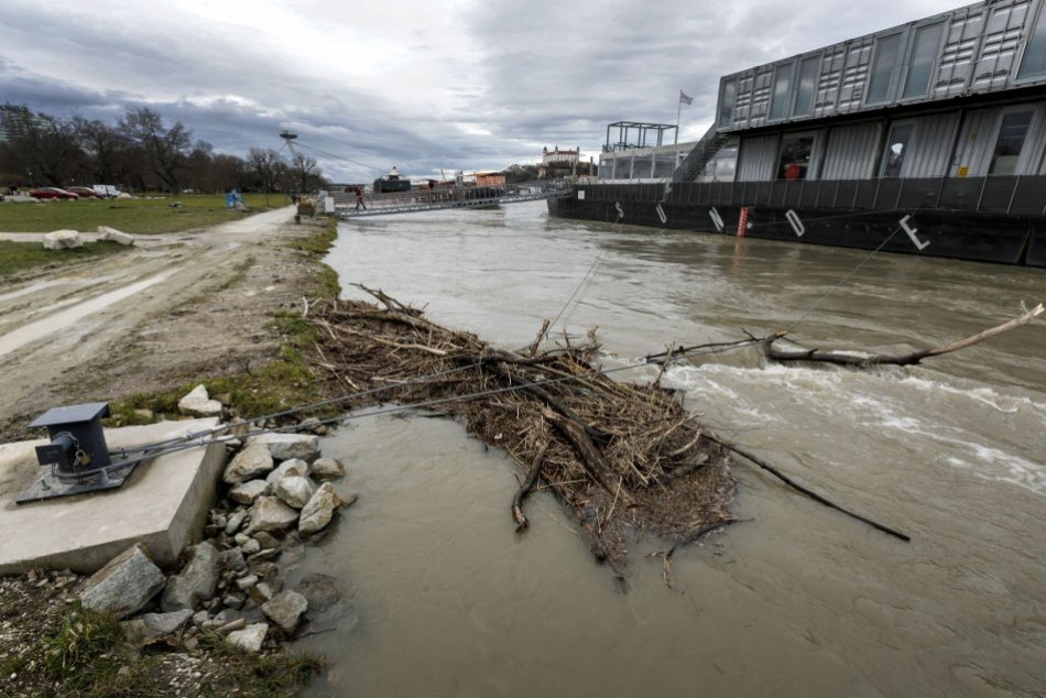 Vysoká hladina riek Morava a Dunaj v Bratislave