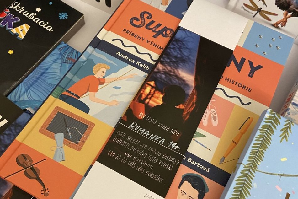 V OBRAZOCH: Pod vianočným stromčekom si deti našli 248 kníh