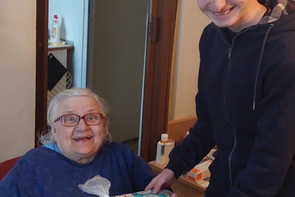V OBRAZOCH: Študenti spríjemňujú voľný čas seniorom