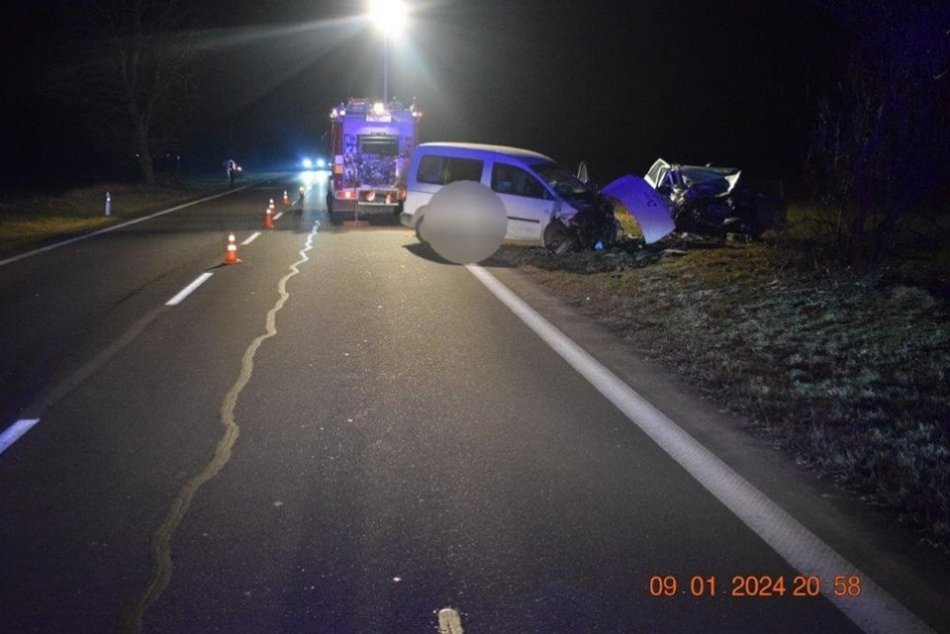 Hrozivá zrážka neďaleko Trnavy: Po čelnom náraze zostal z auta len vrak