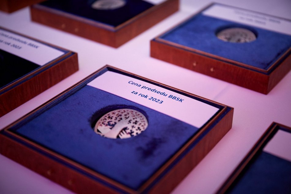 V OBRAZOCH: Cenu predsedu BBSK si prevzalo jedenásť laureátov