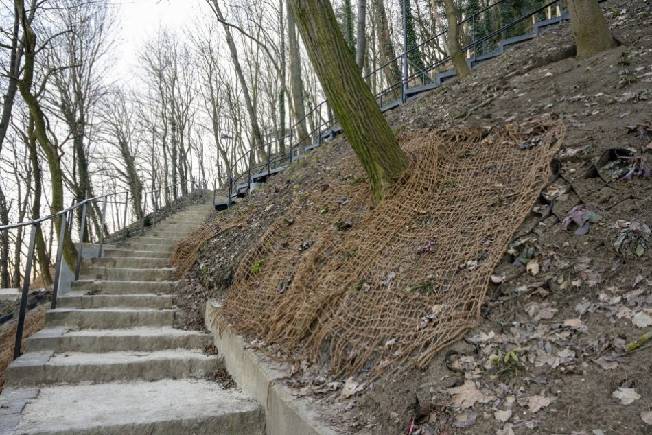 Hradný kopec je po revitalizácii opäť prístupný verejnosti, FOTO