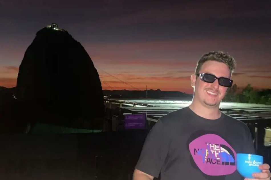 Študent mal 4 dni v lebke zaseknutý projektil z pištole