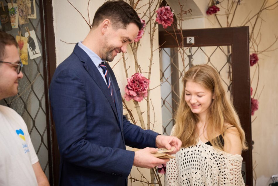 V OBRAZOCH: Ukrajinskí dobrovoľníci ďakujú pomocou zdravotne znevýhodneným