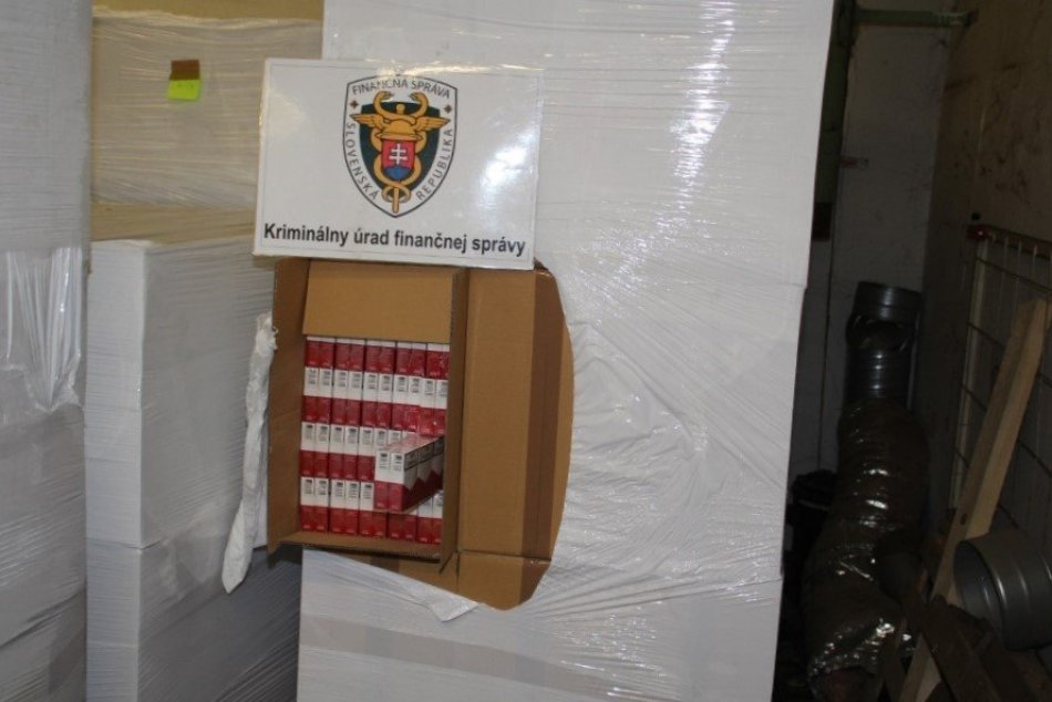 Nelegálna výrobňa cigariet v Nitrianskom kraji