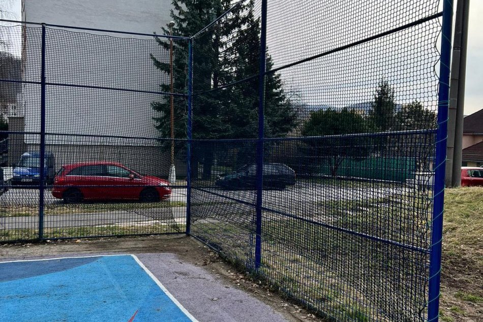 V OBRAZOCH: Jarná údržba bystrických športovísk