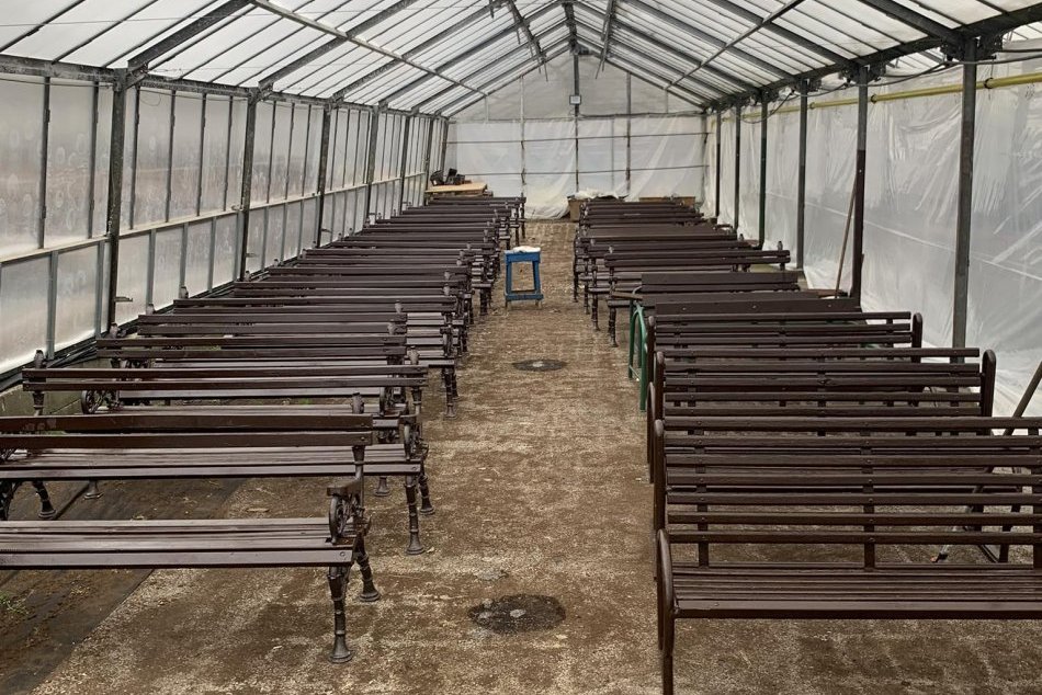 V OBRAZOCH: V Bystrici prešli opravami desiatky lavičiek