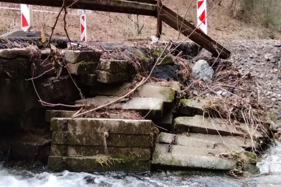 Na moste v Korytnici vyhlásia mimoriadnu situáciu