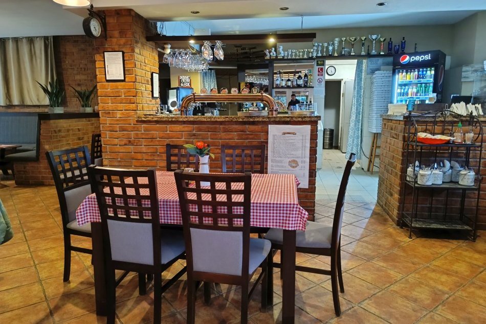 V OBRAZOCH: Navštívili sme Pizza Pub Tank zo šou Na nože