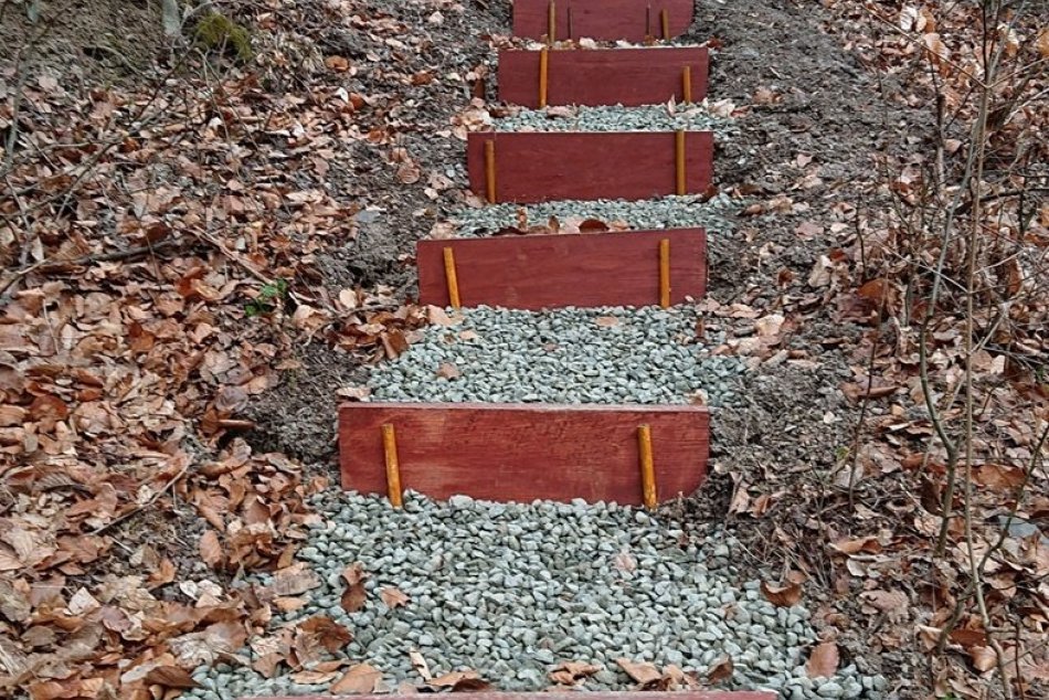 Mestské lesy obnovili náučný chodník na Alpinke