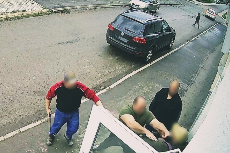 V OBRAZOCH: Brutálna bitka na juhu Banskobystrického kraja