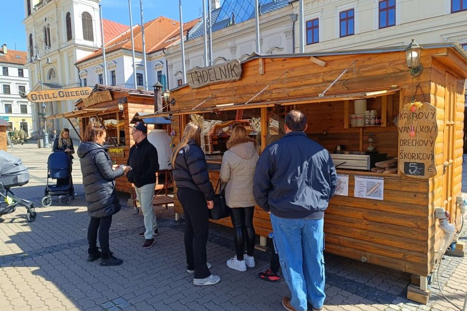 V OBRAZOCH: Veľkonočné trhy v Bystrici sú v plnom prúde
