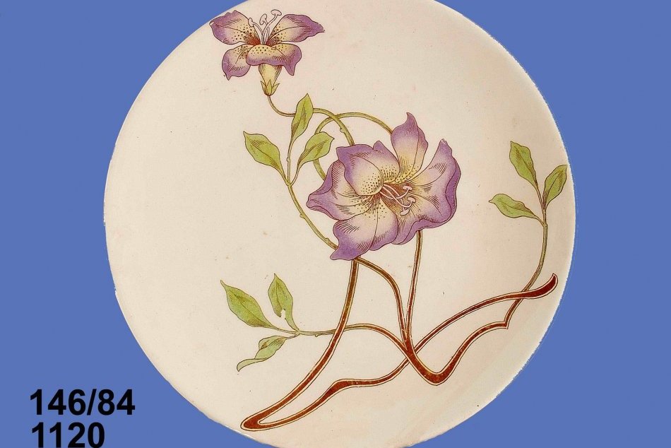 Zbierka predmetov z Nitrianskej maľovne porcelánu