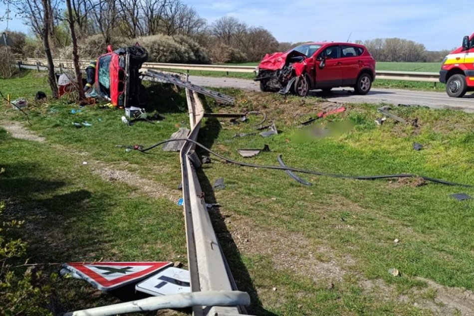 Desivá nehoda pri Trnave: Traja ľudia sú zranení! V aute bolo aj batoľa, FOTO