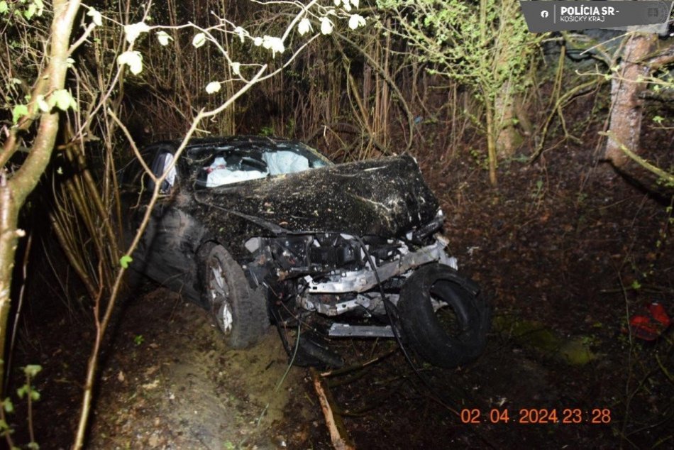 Zrážka troch vozidiel pri Svinici si vyžiadala osem zranených