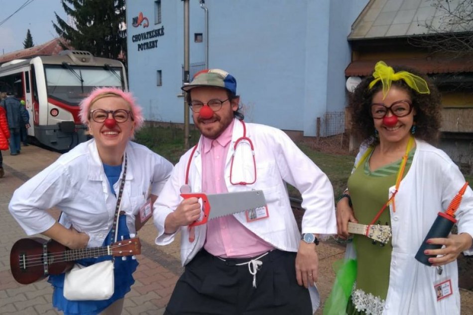 V OBRAZOCH: Zdravotní klauni z ČERVENÝ NOS Clowndoctors