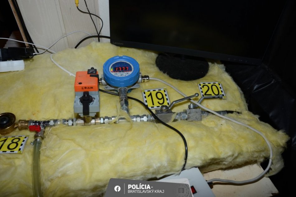 Odhalili sofistikovanú krádež pohonných hmôt