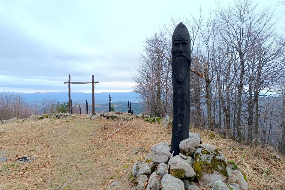 V OBRAZOCH: Pohanské obradné miesto na hore Smrečník pri Kremnici